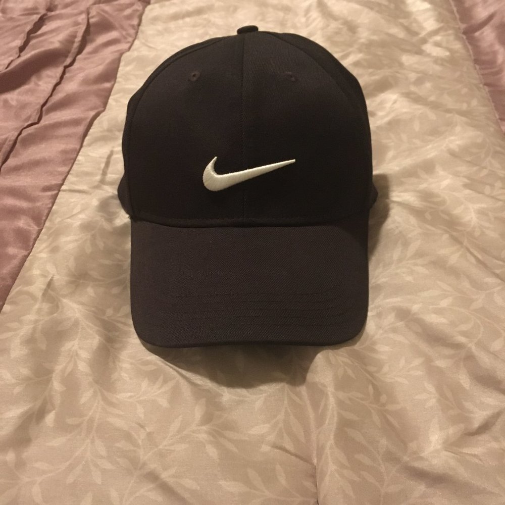 Nike black golf hat